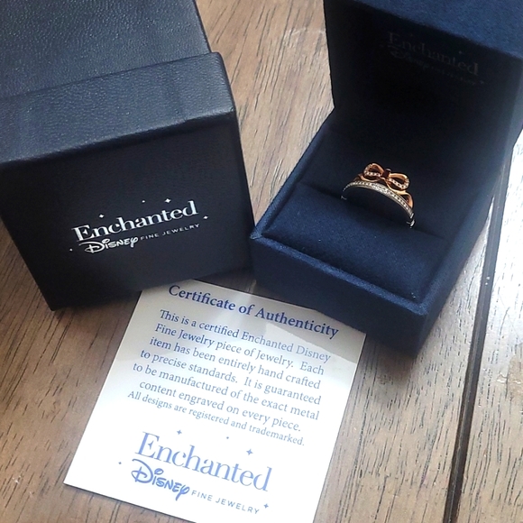 DISNEY ENCHANTED GARNET BOW RING - Picture 3 of 5